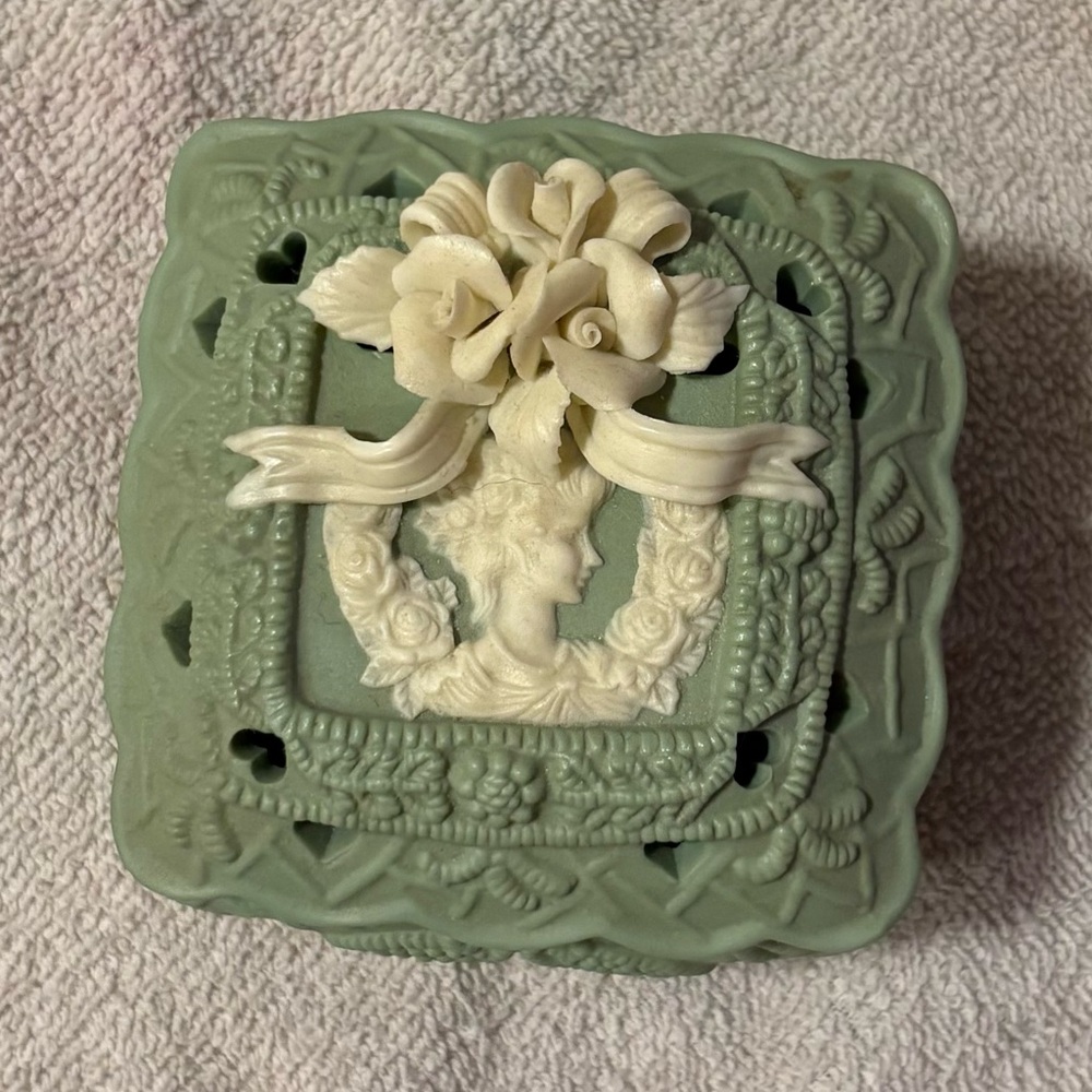 Elegant Green and Cream Ceramic Box